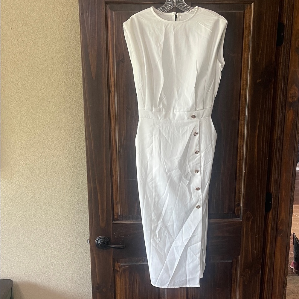 Elegant White Sleeveless Button-Accent Dress